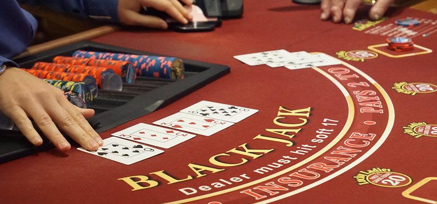 Những mẹo chơi Blackjack giúp bạn kiếm tiền dễ dàng