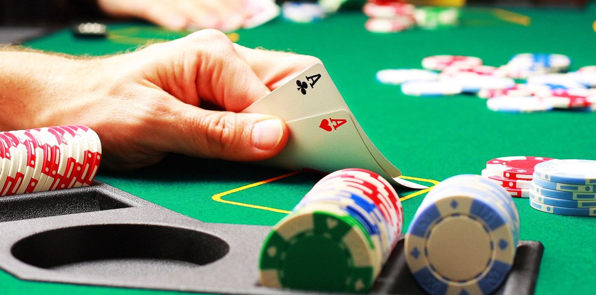 Đừng chỉ học mỗi lý thuyết mà vô chơi Poker